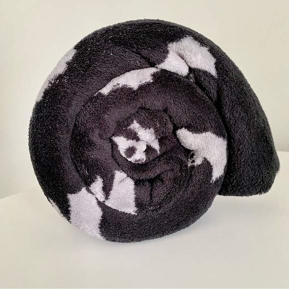 Halloween Bat Black and Gray Cozy Throw Blanket - Picture 4 of 5
